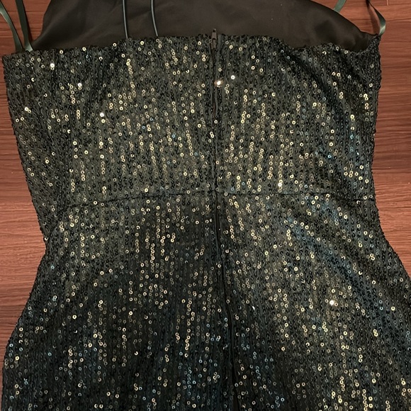 Green formal sequined dress - Picture 7 of 9